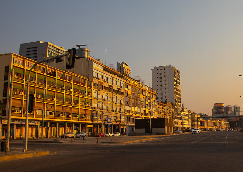 Old portuguese colonial building on the Marginal promenade called avenida 4 de fevereiro, Luanda Province, Luanda, Angola<br/>© <a href="https://flickr.com/people/41622708@N00" target="_blank" rel="nofollow">41622708@N00</a> (<a href="https://flickr.com/photo.gne?id=44380556072" target="_blank" rel="nofollow">Flickr</a>)