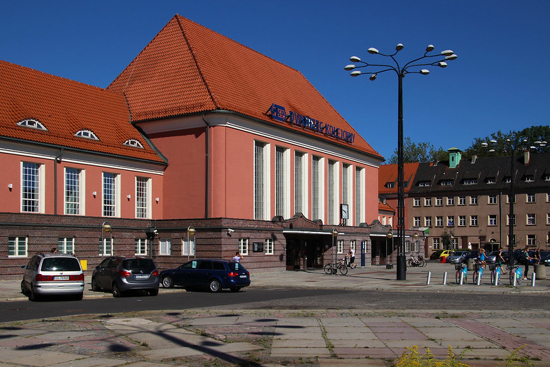 Gliwice train station<br/>© <a href="https://flickr.com/people/30047476@N05" target="_blank" rel="nofollow">30047476@N05</a> (<a href="https://flickr.com/photo.gne?id=42414415450" target="_blank" rel="nofollow">Flickr</a>)