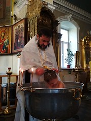 Крещение детей из приюта в Троицком храме деревни Павлино