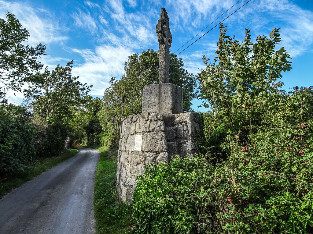 THIS IS THE NEWER HIGH CROSS NEAR TULLY CHURCH [IT IS AT THE SIDE OF A NARROW ROAD OR LANEWAY]-144127