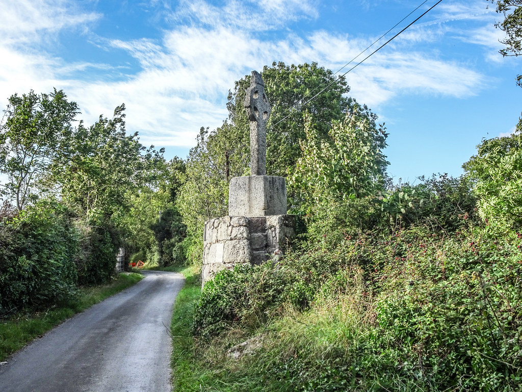 THIS IS THE NEWER HIGH CROSS NEAR TULLY CHURCH [IT IS AT THE SIDE OF A NARROW ROAD OR LANEWAY]-144126