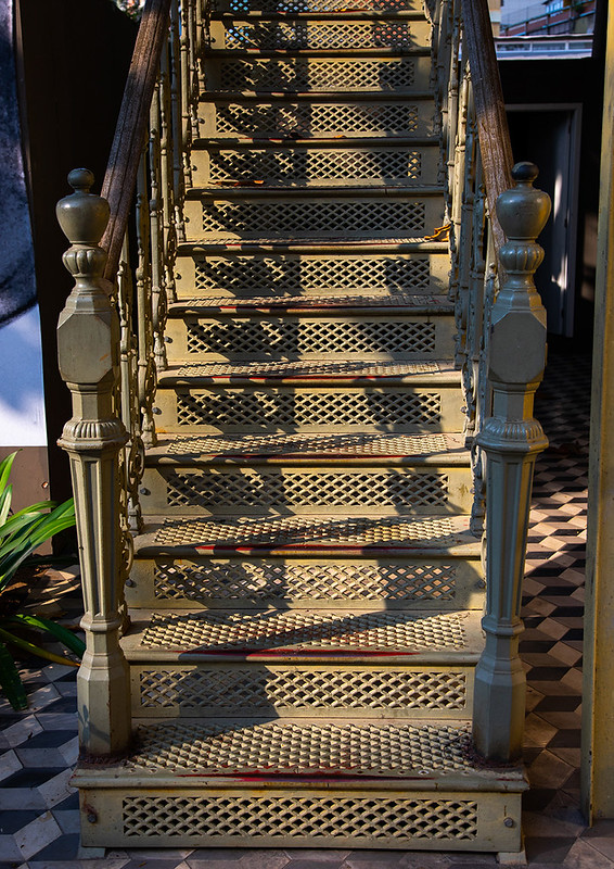 Palacio de ferro stairs built by Gustave Eiffel, Luanda Province, Luanda, Angola<br/>© <a href="https://flickr.com/people/41622708@N00" target="_blank" rel="nofollow">41622708@N00</a> (<a href="https://flickr.com/photo.gne?id=29492222797" target="_blank" rel="nofollow">Flickr</a>)