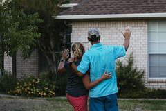 0825 Mom and Dad wave goodbye to Aledo house