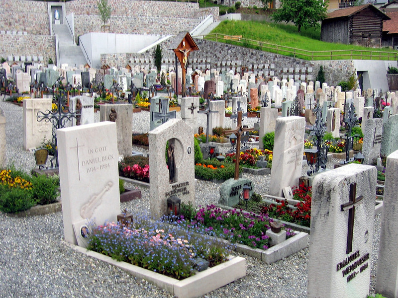 Triesenberg, St.Joseph cemetery<br/>© <a href="https://flickr.com/people/160950421@N07" target="_blank" rel="nofollow">160950421@N07</a> (<a href="https://flickr.com/photo.gne?id=31025559028" target="_blank" rel="nofollow">Flickr</a>)