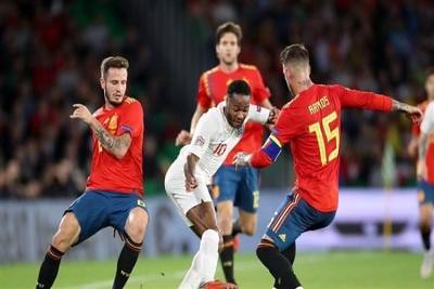 إنجلترا تهزم إسبانيا وتنعش آمالها في دوري الأمم الأوروبية.. فيديو