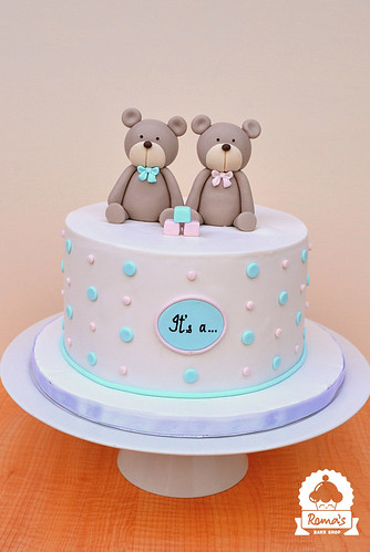 Teddy bear baby shower cake