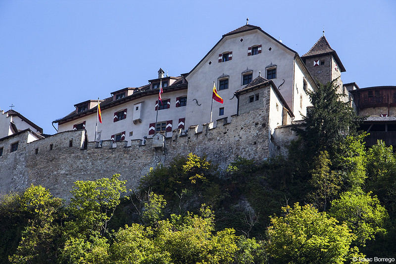 Schloss Vaduz, Liechtenstein<br/>© <a href="https://flickr.com/people/58457330@N05" target="_blank" rel="nofollow">58457330@N05</a> (<a href="https://flickr.com/photo.gne?id=45491311972" target="_blank" rel="nofollow">Flickr</a>)