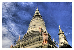 Phnom Penh K - Wat Phnom great Stupa 03