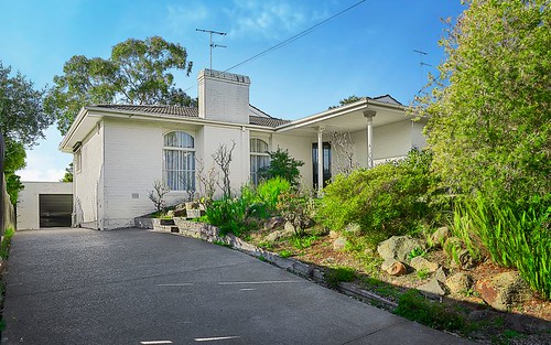 2 Lansell Dr, Doncaster VIC 3108