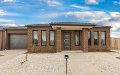 1/12 Cooloongup Crescent, Melton West Vic