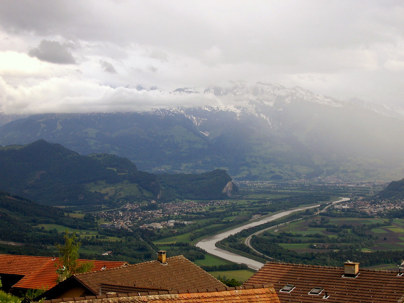 View from Triesenberg over the Rhine valley, Pizol (2844 m) and Glarus Alps<br/>© <a href="https://flickr.com/people/160950421@N07" target="_blank" rel="nofollow">160950421@N07</a> (<a href="https://flickr.com/photo.gne?id=43086828260" target="_blank" rel="nofollow">Flickr</a>)