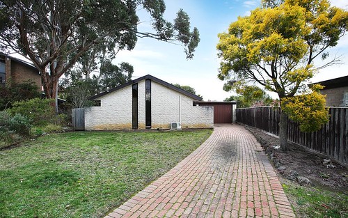 13 Deanswood Close, Wantirna South VIC 3152