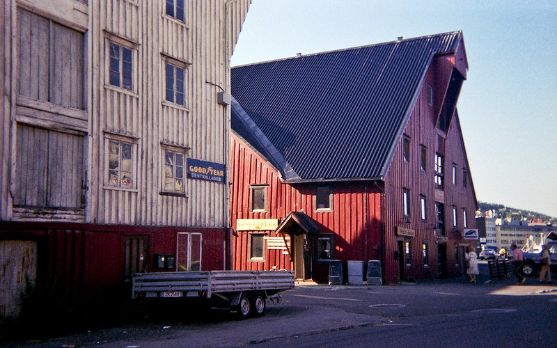 M'encanten els vells magatzems noruecs / Gorgeous norvegian warehouses<br/>© <a href="https://flickr.com/people/7455207@N05" target="_blank" rel="nofollow">7455207@N05</a> (<a href="https://flickr.com/photo.gne?id=44725214015" target="_blank" rel="nofollow">Flickr</a>)