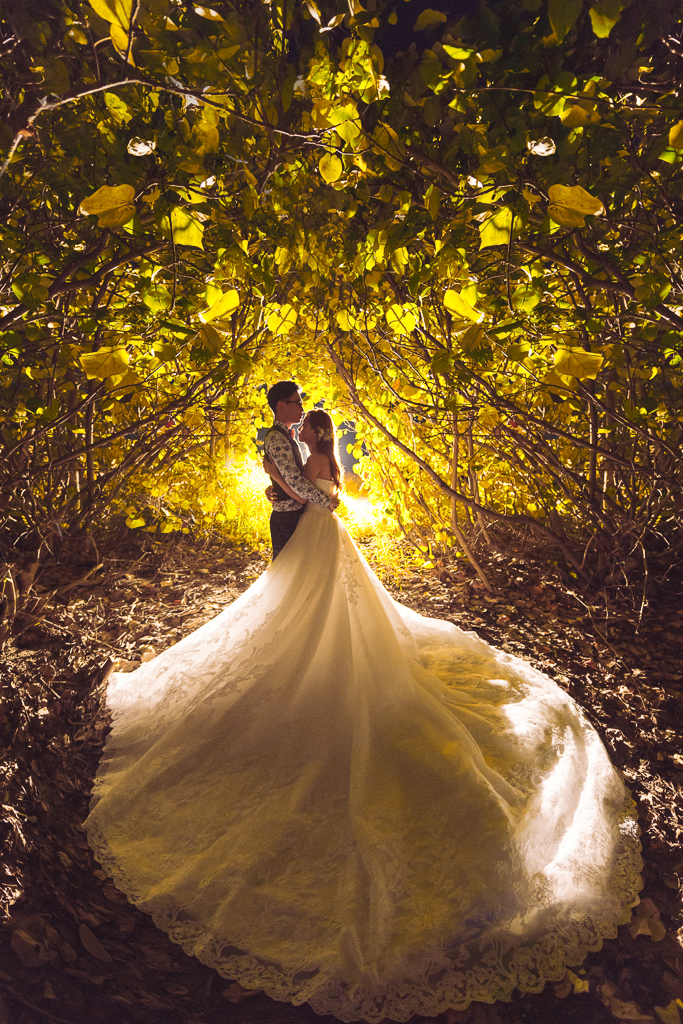 拍出逆光臨場感愛情電影的婚紗影像，你一定喜歡 （下輯）inBlossom手工訂製婚紗