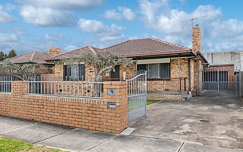 34 Tunaley Pde, Reservoir VIC 3073