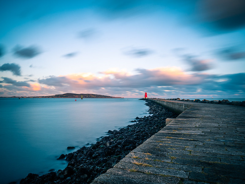 Poolbeg lighthouse at sunset - Dublin, Ireland - Seascape photography<br/>© <a href="https://flickr.com/people/87690240@N03" target="_blank" rel="nofollow">87690240@N03</a> (<a href="https://flickr.com/photo.gne?id=43778835160" target="_blank" rel="nofollow">Flickr</a>)