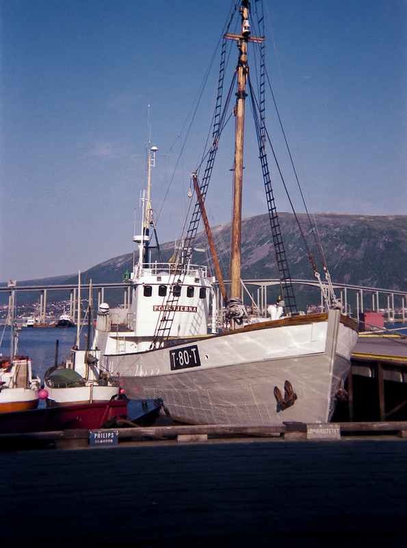Així era el port de Tromso / Tromso harbour in the 80's<br/>© <a href="https://flickr.com/people/7455207@N05" target="_blank" rel="nofollow">7455207@N05</a> (<a href="https://flickr.com/photo.gne?id=44914362864" target="_blank" rel="nofollow">Flickr</a>)